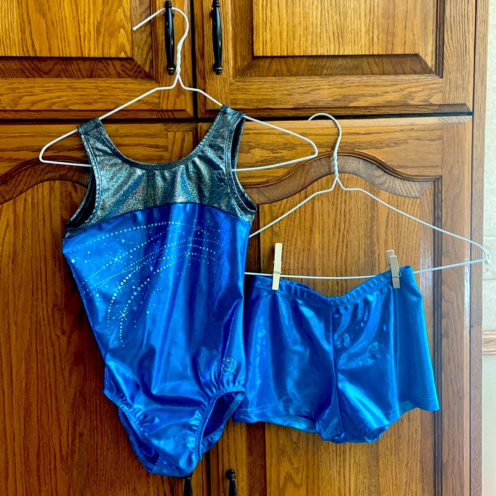 Youth XL leotard & shorts. Look-It Activewear. Like new. Worn once for show.